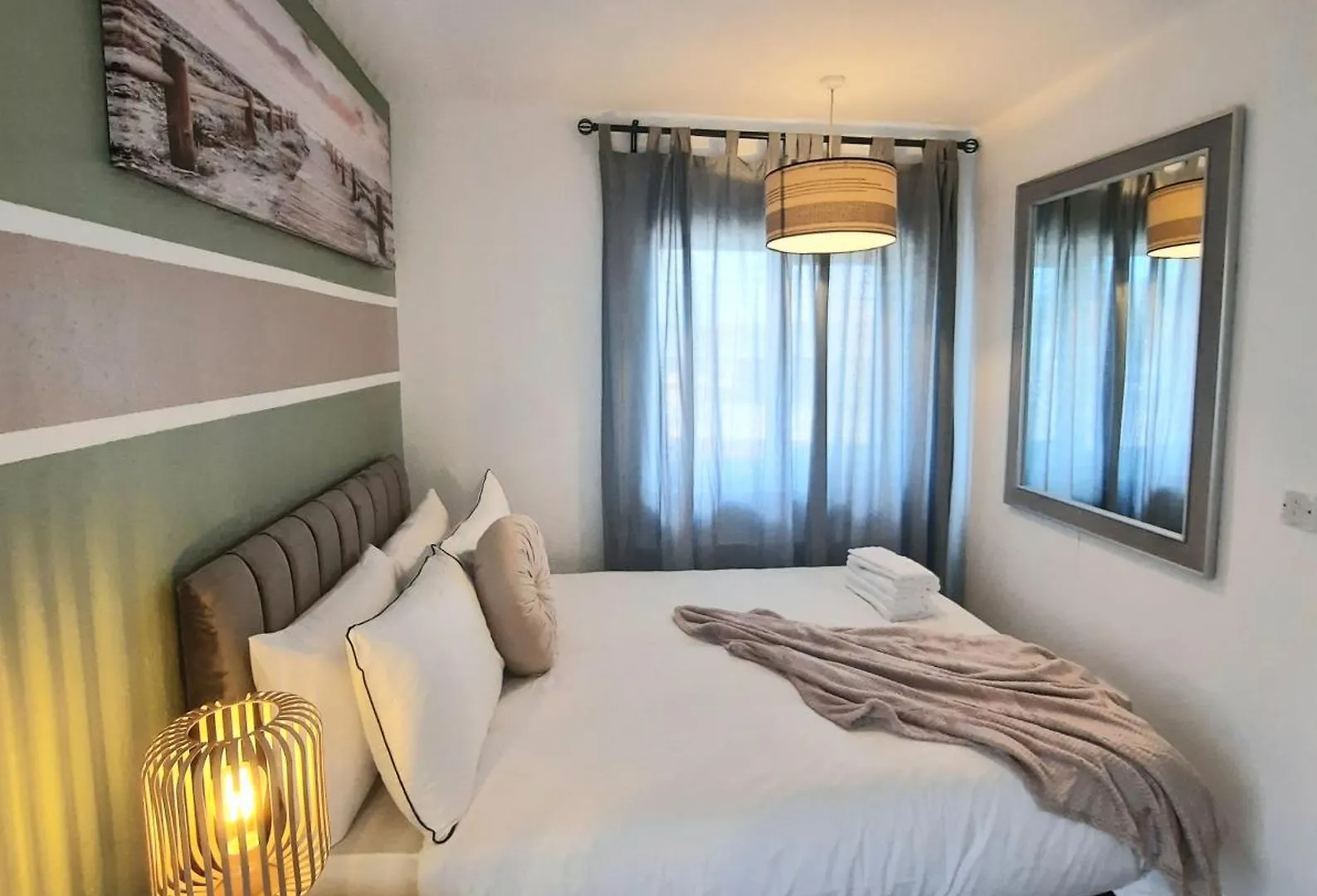 Holiday home Entire Home In Leeds, Free Wifi, 3 Car Parking United Kingdom