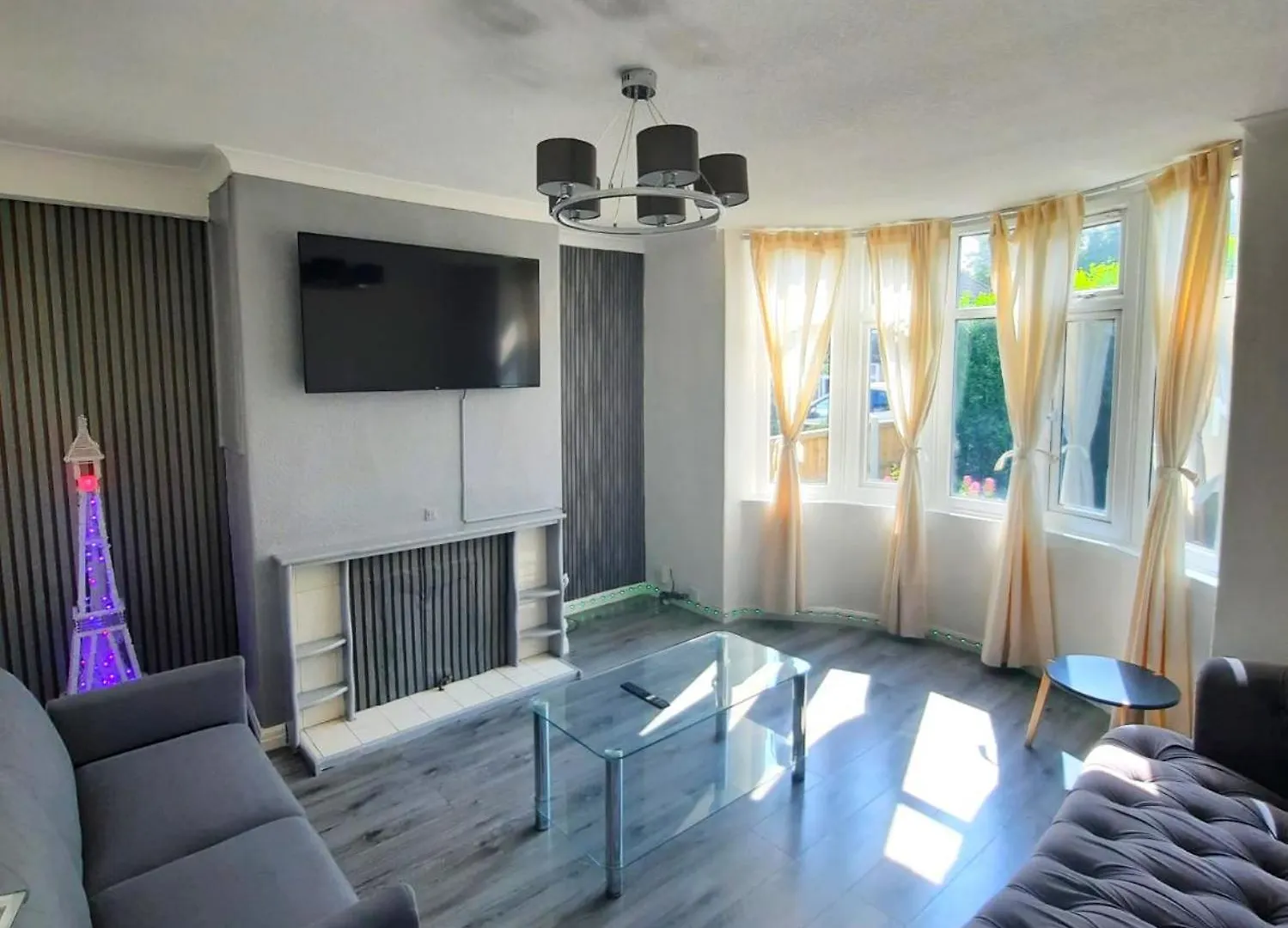 Entire Home In Leeds, Free Wifi, 3 Car Parking Leeds (West Yorkshire)