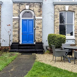 Holiday home Spacious Home, By Headingley Stadium, Lgi, Arena, And The Of, Leeds (West Yorkshire)