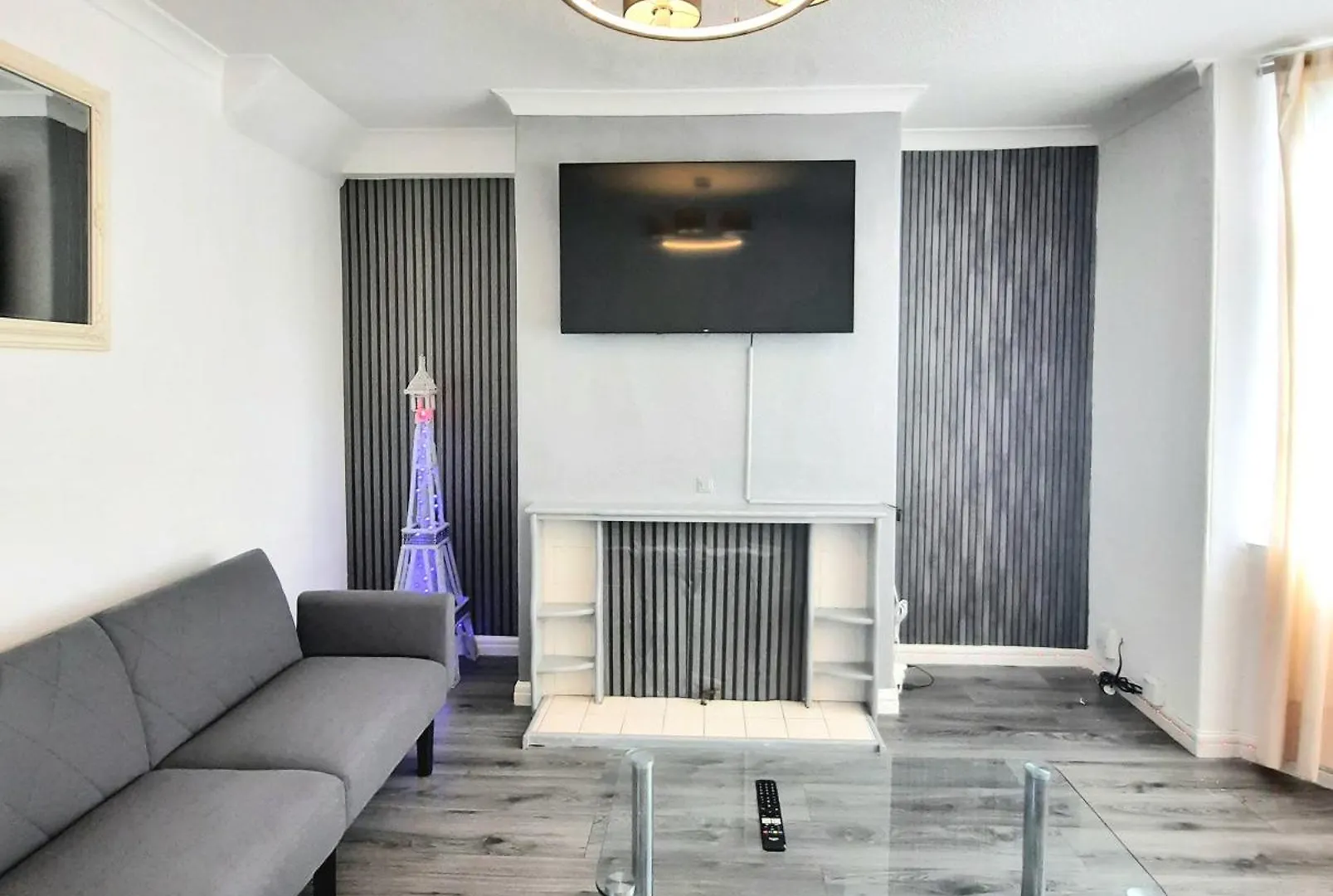 Entire Home In Leeds, Free Wifi, 3 Car Parking
