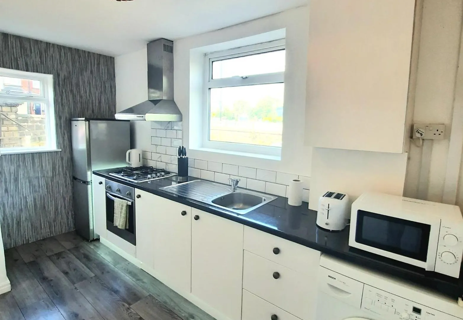 Entire Home In Leeds, Free Wifi, 3 Car Parking 0*, Leeds (West Yorkshire)